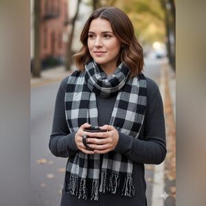 Old Navy Buffalo Check Plaid Dark Navy / Gray Fringe Scarf One Size NWT